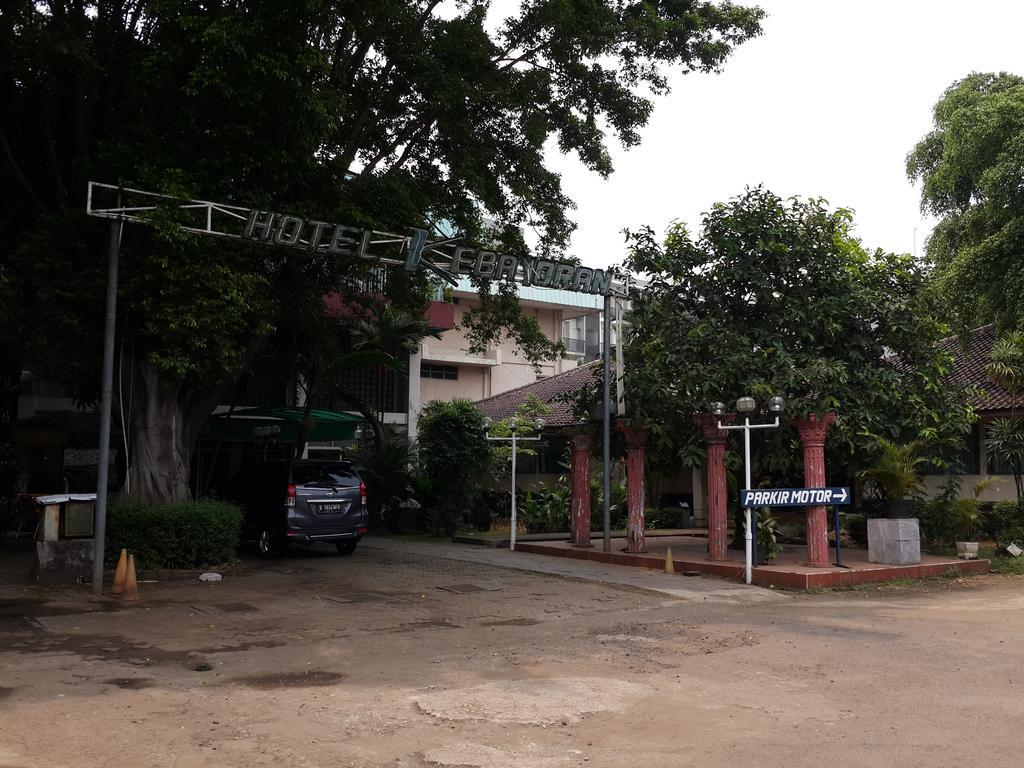 Reddoorz Plus Near Kebayoran Baru Blok S Jakarta Exterior photo