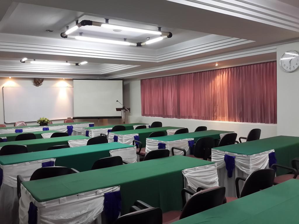 Reddoorz Plus Near Kebayoran Baru Blok S Jakarta Exterior photo