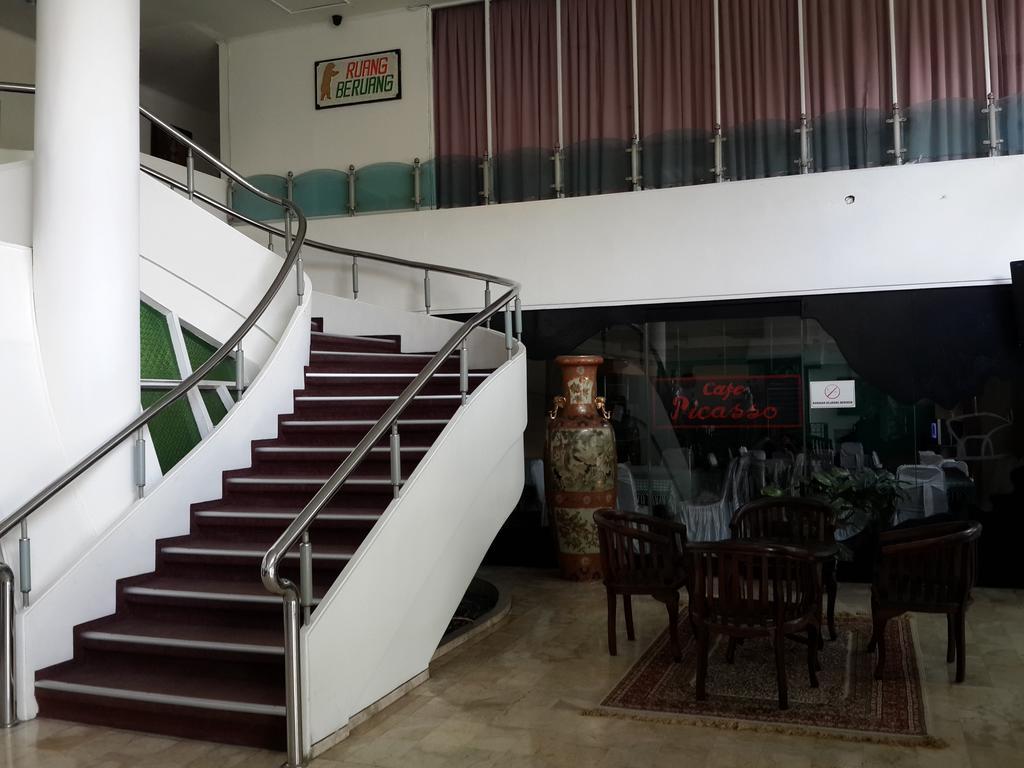 Reddoorz Plus Near Kebayoran Baru Blok S Jakarta Exterior photo