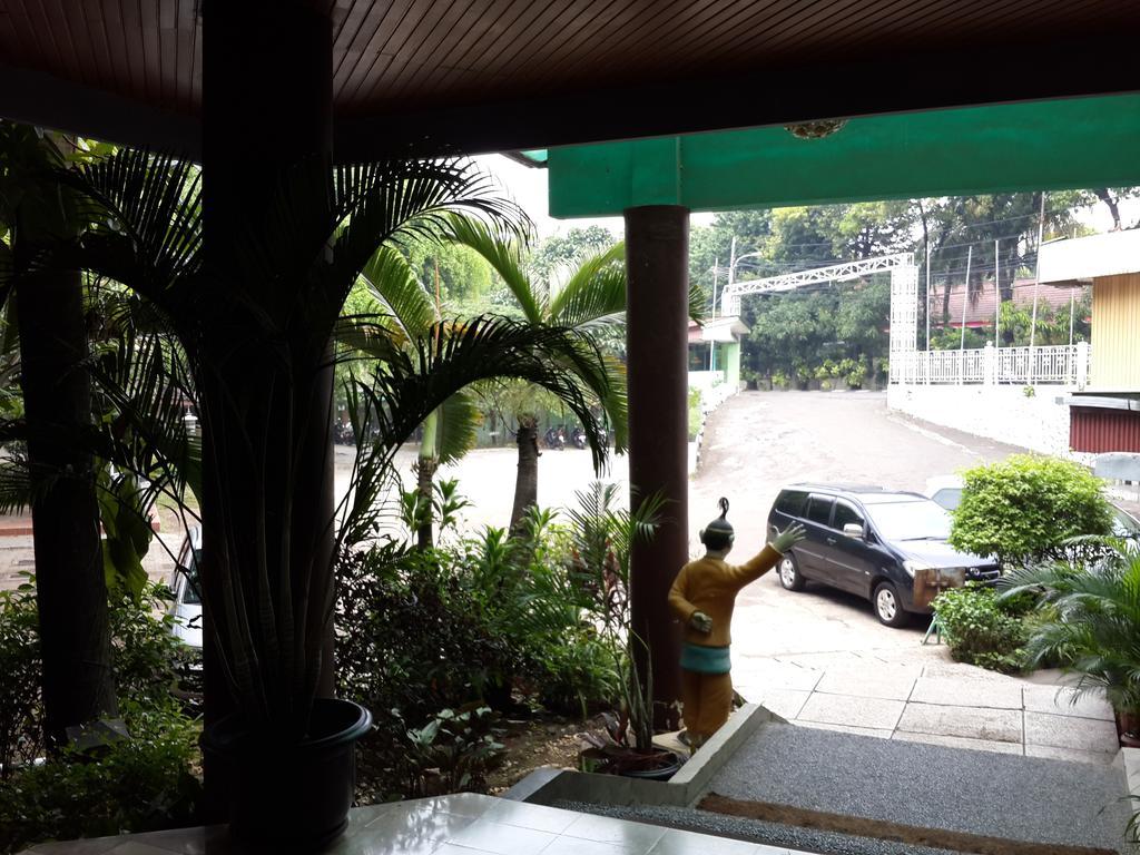 Reddoorz Plus Near Kebayoran Baru Blok S Jakarta Exterior photo