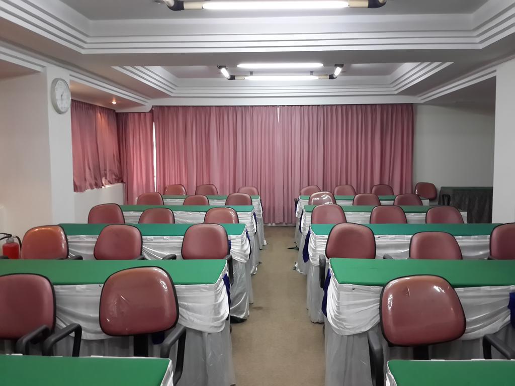 Reddoorz Plus Near Kebayoran Baru Blok S Jakarta Exterior photo