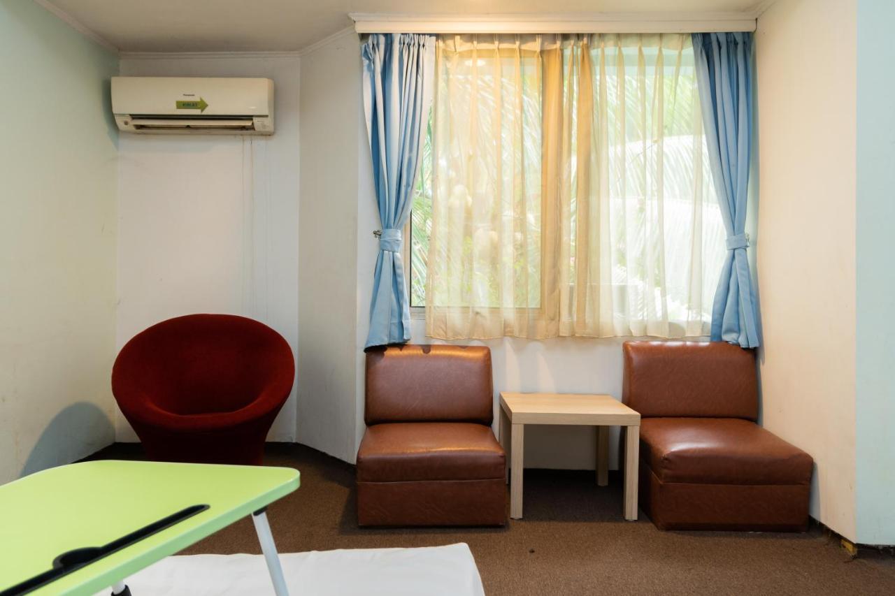 Reddoorz Plus Near Kebayoran Baru Blok S Jakarta Exterior photo